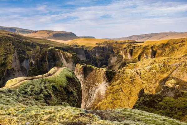 Unikalny krajobraz Fjadrargljufur w południowej Islandii. — Zdjęcie stockowe