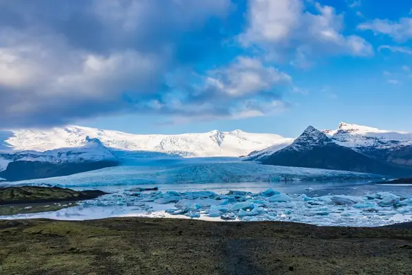 北欧冰岛 Joekulsarlon 冰川泻湖中的冰山 — 图库照片