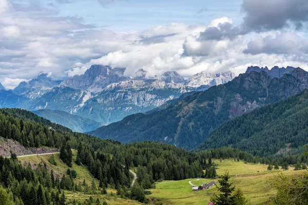 Vistas del Val di Fassa, Trento, Trentino Alto Adigio, Italia — Foto de Stock