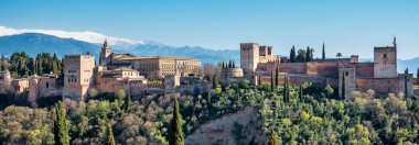 Granada'daki Alhambra Sarayı'nın görünümü, Avrupa'da İspanya