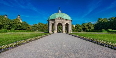 Hofgarten parkı ile Dianatempel Münih, Almanya