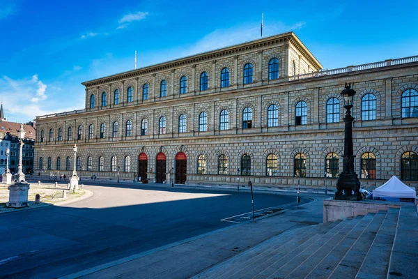 Национальный театр Мюнхена - Fudenztheater в Мюнхене, Германия — стоковое фото