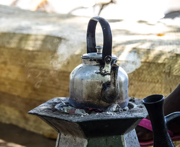 Etiyopya. Tana Gölü'ndeki Zege Yarımadası. Kahve seremonisi