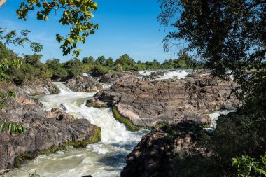 Laos 'ta Don Khone adasında somphamit Şelalesi veya Liphi Şelalesi