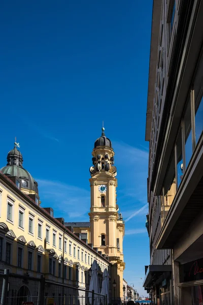 Die theaterkirche von st. cajetan in münchen, deutschland — Stockfoto