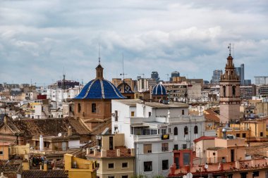 İspanya'da Valencia'nın meydanları, binaları, sokaklarına bakış.