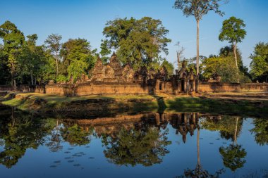 Banteay Srei Angkor, Kamboçya'da Shiva için adanmış bir Hindu Tapınağı olduğunu