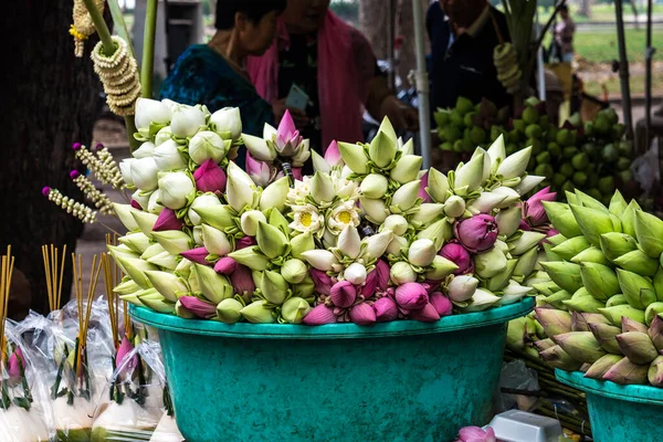 Mercado en los Jardines Reales de la Independencia en Siem Reap, Camboya — Foto de Stock