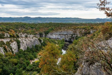 Fransa 'nın Ardeche kentindeki Casteljau köyünün manzarası