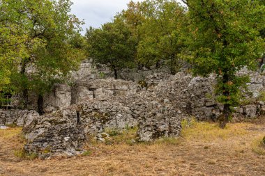 Fransa, Ardeche 'deki Chassagnes' deki eski harabeler