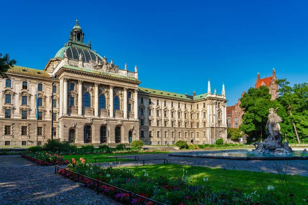 Justizpalast - Justizpalast in München, Bayern — Stockfoto