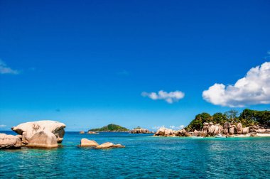 Seyşeller 'deki Coco adasında çarpıcı tropikal plaj