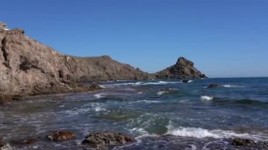 Cabo de Gata Nijar Park 'ın Rocky Sahili, Almerya, İspanya. Endülüs en büyük koruma alanı.