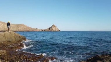 Cabo de Gata Nijar Park 'ın Rocky Sahili, Almerya, İspanya. Endülüs en büyük koruma alanı.