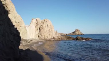 Cabo de Gata Nijar Park 'ın Rocky Sahili, Almerya, İspanya. Endülüs en büyük koruma alanı.