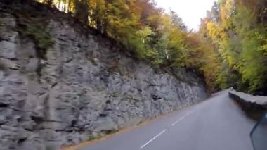 Fransız kırsalında. Villard de Lans yakınlarındaki Gorges de la Bourne Vercor 'un tepelerine doğru sür..