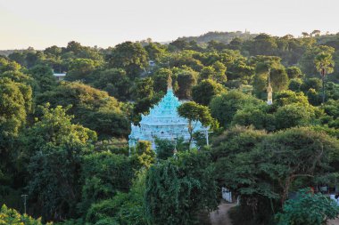 Myanmar 'daki Hsinbyume' un beyaz pagoda 'sı eski Burma Mingun, Mandalay' da bulunuyor..
