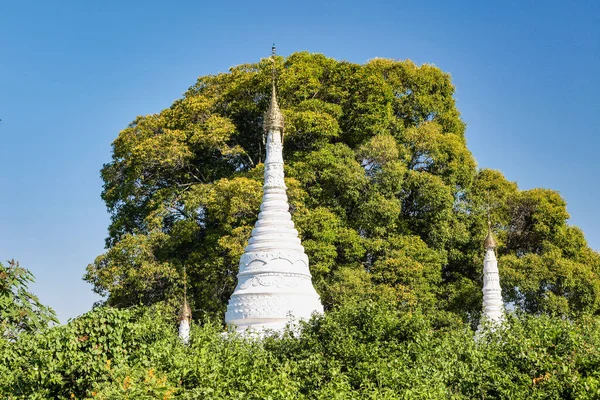 ミャンマー 旧ビルマのマンダレー州のAva Amarapuraの古代王国の遺跡 アウンマイ ザン修道院 アヴァ マンダレーに近い — ストック写真