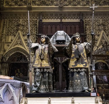 Katedralin içi. Santa Maria de la Sede Katedrali - Avrupa 'nın en büyük Gotik katedrali. Sevilla, Endülüs, İspanya