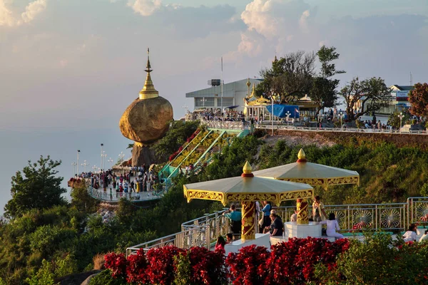 Kyaiktiyo Myanmar Nov 2019 Kyaiktiyo Pagoda También Conocida Como Golden — Foto de Stock