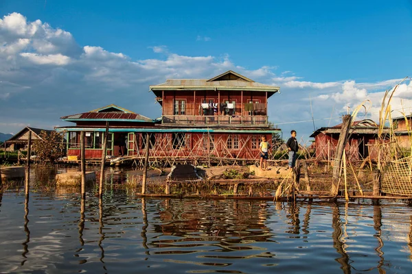 Inle Lake Myanmar Noviembre 2019 Casas Flotantes Madera Inle Lake — Foto de Stock