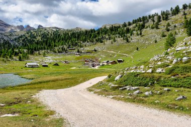 Val di Fanes, Dolomites, South Tyrol, İtalya ve Avrupa 'da sonbahar manzarası