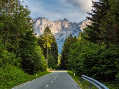 Güzel dağ manzarası. Jezerski Vrh tepesinden Lovcen Ulusal Parkı, Seeberg eyeri. Karadağ ve Slovenya