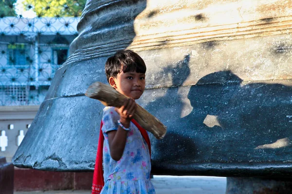 Мингун Мьянма Ноября 2019 Года Бирманцы Близ Мингун Пахтодагьи Пайя — стоковое фото