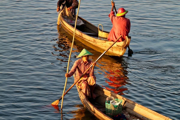 Mandalay Myanmar Listopada 2019 Rybacy Pobliżu Mostu Bein Amarapura Mandalay — Zdjęcie stockowe