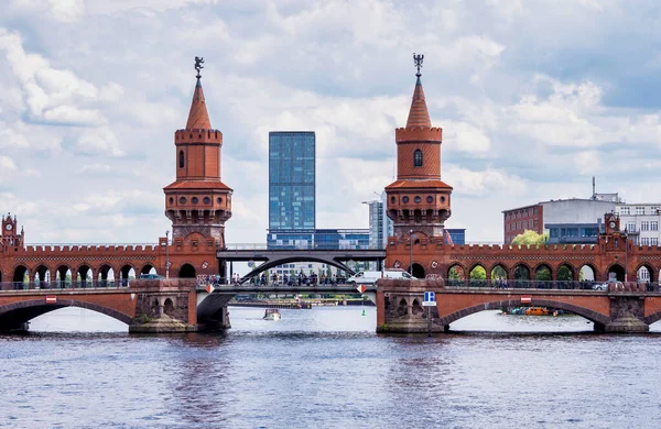 Oberbaumbrucke Través Del Spree Puente Más Largo Berlín Alemania — Foto de Stock