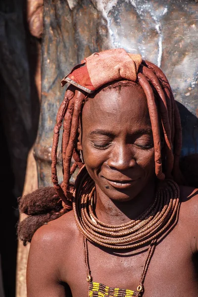 Opuwo Namibia Lip 2019 Niezidentyfikowana Kobieta Himba Typowym Naszyjnikiem Fryzurą — Zdjęcie stockowe