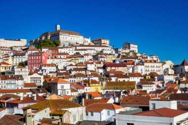 Portekiz, Avrupa 'da güzel bir yaz gününde eski Coimbra kasabası