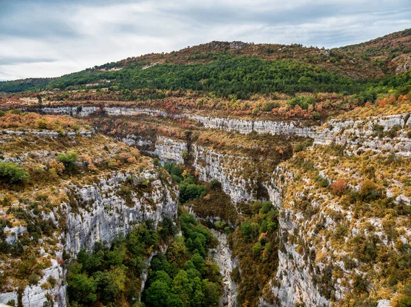 꼬불꼬불 청록색 프랑스 프로방스의 프랑스 알프스에 석회암 협곡의 놀라운 — 스톡 사진