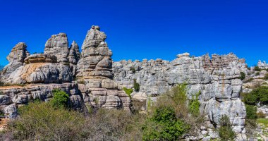 Kayaların eşsiz şekli, 150 milyon yıl önce Jurasik Çağı sırasında meydana gelen erozyondan kaynaklanmaktadır. Tüm dağ, deniz suyu altındaydı. Torcal de Antequera