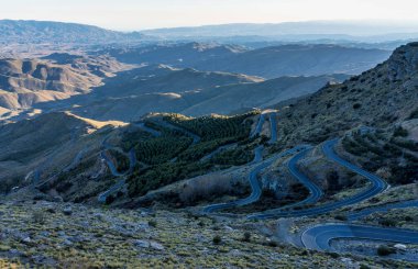 Alto de Velefique, İspanya 'nın Endülüs eyaletinin Almerya Eyaleti' nde yer alan Sierra de Los Filabres şehrinde deniz seviyesinden 1.820-5.971 feet yüksekliğinde yüksek bir dağ geçididir..