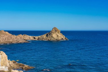 Cabo de Gata Nijar Park 'ın Rocky Sahili, Almerya, İspanya. Endülüs en büyük koruma alanı.