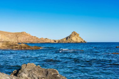 Cabo de Gata Nijar Park 'ın Rocky Sahili, Almerya, İspanya. Endülüs en büyük koruma alanı.