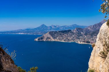 İspanya, Batı Avrupa 'da Valencia Costa Blanca yakınlarındaki Akdeniz tatil beldesi Calpe