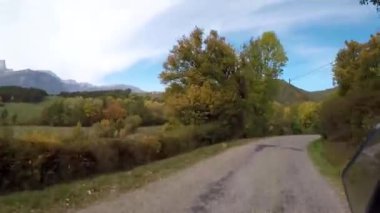 Fransız kırsalında. La Mure 'dan Clelles' e Vercors tepelerinde, Marly tepelerinde ve Val de Drome vadisinde.
