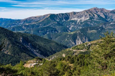 Valberg yakınlarındaki Mercantour Ulusal Parkı 'nın panoramik manzarası, Fransız Alpleri, Avrupa' daki Fransa