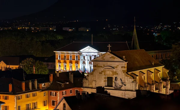 Widok Nocy Średniowiecznego Pałacu Izolacyjnego Więzieniu Palais Ile Annecy Francja — Zdjęcie stockowe