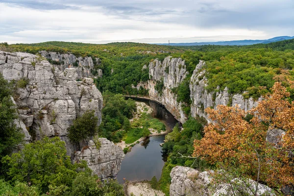 Ποταμός Στο Όμορφο Φαράγγι Ardeche Κοντά Στο Casteljau Στη Γαλλία — Φωτογραφία Αρχείου