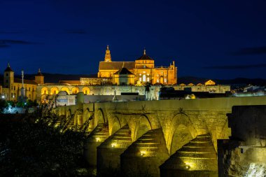 Mezquita-Katedral ve Puente Romano - Cami-Katedral ve Cordoba 'daki Roma Köprüsü, Endülüs, İspanya
