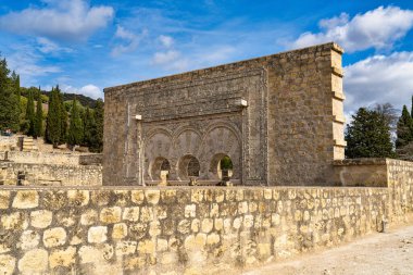 Medine Azahara Sarayı, 936 yılında Abderraman III tarafından kuruldu. Cordoba, Endülüs, İspanya 'ya yaklaşık 8 km uzaklıkta.
