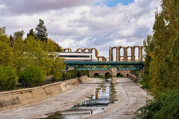 Acueducto Los Milagros Aqueduto Milagroso Mérida Estremadura Espanha Uma Ponte — Fotografia de Stock