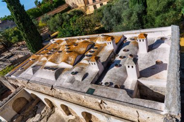 Jerez de la Frontera, İspanya - 15 Kasım 2019: Jerez de la Frontera 'daki Fas Alcazar Kalesi, Antik Alcazar Kalesi, İspanya