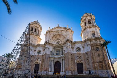 Cadiz, İspanya - 16 Kasım 2019: İspanya 'da Endülüs, Cadiz' de Yeni Katedral veya Santa Cruz Katedrali