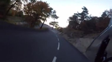 Fransız kırsalında. Col de Rousset: Vercors tepelerinden, Marly tepelerinden ve Val de Drome vadisinden geç..