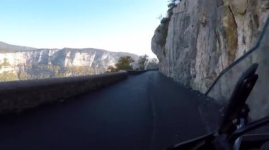 Fransız kırsalında. Combe Laval, Col del la Machine Vercors 'un, Marly Hills' in ve Val de Drome vadisinin tepelerinden geç..
