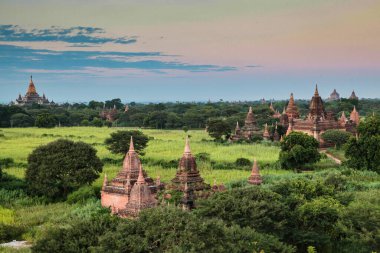 Myanmar 'daki Bagan tapınakları ve pagodaları, eski Burma, Asya' daki bir dünya mirası bölgesi.